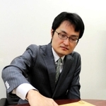 決勝を振り返る稲葉陽八段＝大阪市福島区、関西将棋会館