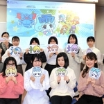 漢字をモチーフにしたキャラクターを作った本下瑞穂さん（後列右端）と武庫川女子大の学生たち＝西宮市池開町
