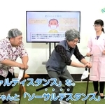高齢夫婦に扮（ふん）して番組に出演する２人