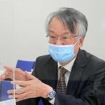 精神科病院のコロナ対策について語る兵庫県精神科病院協会の深井光浩会長＝神戸市中央区