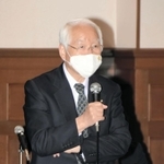 新型コロナウイルス感染急拡大により、政府が緊急事態宣言発令を決定したことを受けて開かれた兵庫県の対策本部会議であいさつする井戸敏三知事＝２３日午後、兵庫県公館（撮影・金旻革）