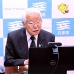 全国知事会のオンライン会合で財政支援を訴える兵庫県の井戸敏三知事＝２４日午前、兵庫県庁