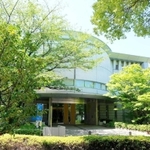 旧渋沢邸跡地に立つ渋沢史料館＝東京都北区