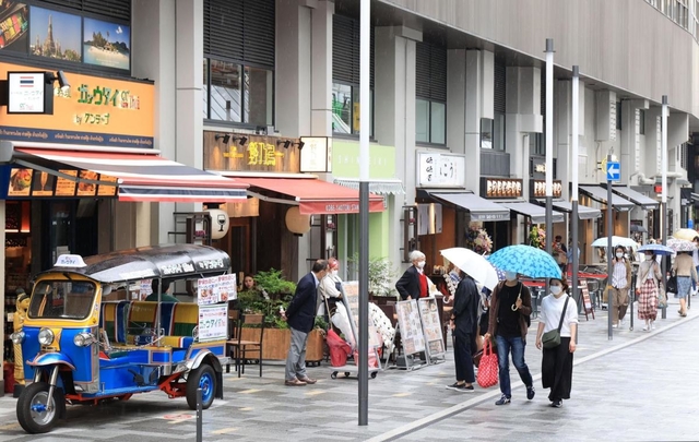 本格的に営業を始めたＥＫＩＺＯ神戸三宮の飲食店＝１２日午後、神戸市中央区加納町４（撮影・吉田敦史）