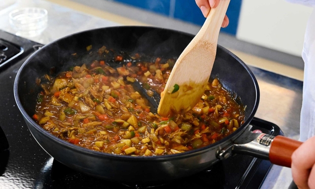 【香辛料で魚の臭み消し】カレーやニンニク、香辛料を使うことで、サバなど魚の臭みを感じなくなる。