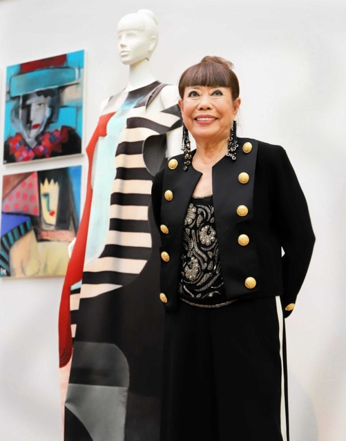 開幕初日の会場で「日本の元気を取り戻したい」と語ったコシノヒロコさん＝兵庫県立美術館