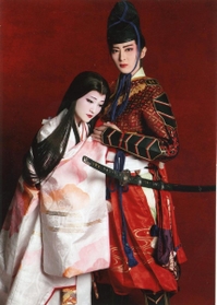 「桜嵐記」で楠木正行を演じる珠城りょう（右）と弁尚侍役の美園さくら（Ｃ）宝塚歌劇団