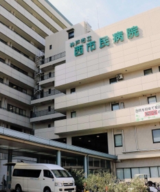 神戸市立医療センター西市民病院の外観＝神戸市長田区一番町２