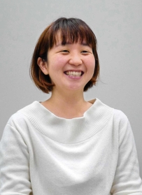 「観客も、この長屋に住んでいるように感じてもらえたら」と話す前田実香さん＝神戸市中央区、神戸新聞社