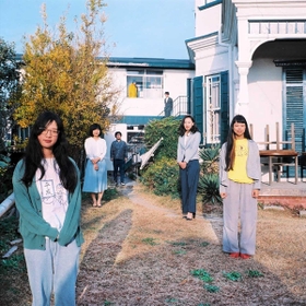 映画「旧グッゲンハイム邸裏長屋」の一場面（（ｃ）ミカタフィルム）