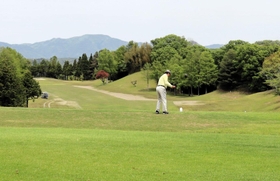 産業用地への転用が検討されている西神戸ゴルフ場＝神戸市西区押部谷町木見