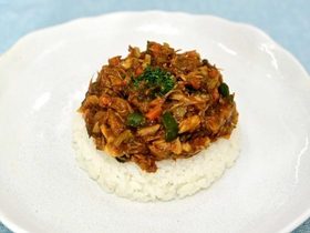 魚と野菜を使い、栄養たっぷりで風味も豊かな「サバのキーマカレー」
