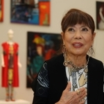 再開した展覧会の会場で語るコシノヒロコさん＝１２日午後、兵庫県立美術館（撮影・長嶺麻子）