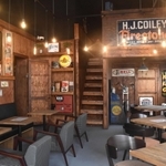 細部までこだわった内装。展示品の一部は販売も＝神戸市西区平野町黒田