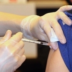 新型コロナウイルスのワクチン接種＝神戸市中央区港島南町２、市立医療センター中央市民病院（資料写真）