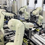 新たに開発された「自動ＰＣＲ検査ロボットシステム」＝神戸市西区室谷１、シスメックス研究開発センター（シスメックス提供）
