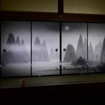 月夜の穏やかな景観を見せる《桂林月宵》＝神戸市立博物館（撮影・中西幸大）