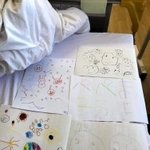 男性の子どもが回復を願って書いた絵と「パパまってるよ」のメッセージ（男性提供、画像の一部を加工しています）