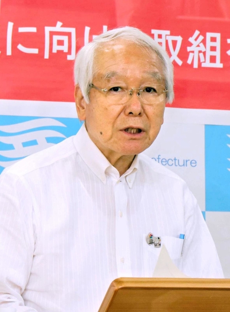 緊急事態宣言の解除後、まん延防止等重点措置での対応について説明する井戸敏三知事＝１７日午後、兵庫県庁