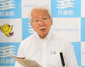 緊急事態宣言解除後、まん延防止等重点措置を活用し、段階的に規制を緩和する可能性を示唆した井戸敏三知事＝７日午後、兵庫県庁