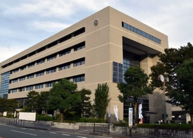 川西市役所＝川西市中央町