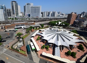 現在のＪＲ神戸駅北側のバスターミナル＝１０日午後、神戸市中央区（撮影・中西幸大）
