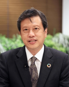 金田峰生氏＝１３日夜、神戸市中央区磯上通４、１２０ワークプレイス神戸（撮影・小林良多）