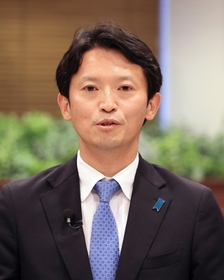 斎藤元彦氏＝１３日夜、神戸市中央区磯上通４、１２０ワークプレイス神戸（撮影・小林良多）
