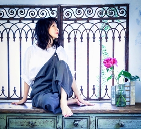 平松愛理さん「ＢＬＵＥ　ＭＯＯＮ」（提供写真）