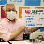 権限移譲の実現に向けて兵庫県知事選の立候補予定者に公開質問状を送ったことを明らかにする明石市の泉房穂市長＝明石市役所