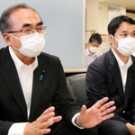 就任し抱負を語る兵庫県議会の藤本百男議長（左）と谷口俊介副議長＝９日午後、兵庫県庁