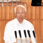 兵庫県議会定例会の最終日に、退任あいさつを行う井戸敏三知事＝兵庫県庁