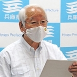 関西広域連合の会合後にワクチン接種の進め方について説明する井戸敏三兵庫県知事＝11日午後、兵庫県庁（撮影・佐藤健介）