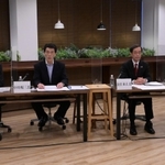 兵庫県知事選の立候補予定者が意見を交わしたオンライン公開討論会。（左から）金田峰生氏、中川暢三氏、金沢和夫氏、斎藤元彦氏＝１３日夜、神戸市中央区磯上通４、１２０ワークプレイス神戸（撮影・秋山亮太）