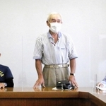 記者会見する桑原自治会の関係者や住民ら＝丹波篠山市役所