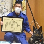 高齢男性の捜索に貢献し、署長感謝状を受けたクレバ号＝神戸市西区糀台５