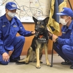 高齢男性の捜索に貢献し、署長感謝状を受けたクレバ号＝神戸市西区糀台５