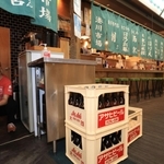 緊急事態宣言中は終日、定食とソフトドリンクのみ提供してきた居酒屋。２１日からようやく夜の酒類の提供を再開する＝２０日夜、神戸市兵庫区荒田町１（撮影・小林良多）