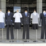 「神戸モデル標準服」の（左から）Ａ、Ｂ、Ｃ、Ｄ案＝神戸市中央区東川崎町１