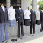 「神戸モデル標準服」の（左から）Ａ、Ｂ、Ｃ、Ｄ案＝神戸市中央区東川崎町１
