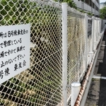 住民組織「車友会」が運営する駐車区画。看板に「有料で管理している」と明記されている＝神戸市長田区房王寺町（画像の一部を加工しています）