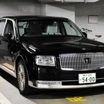 兵庫県議会の議長公用車のセンチュリー。県知事も同型＝兵庫県庁