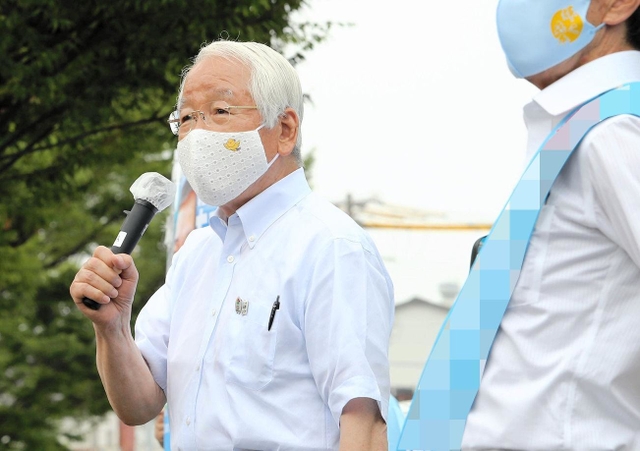 知事選候補者の応援演説に立った井戸敏三知事＝４日午前、姫路市飾磨区（画像を一部加工しています）＝撮影・大山伸一郎