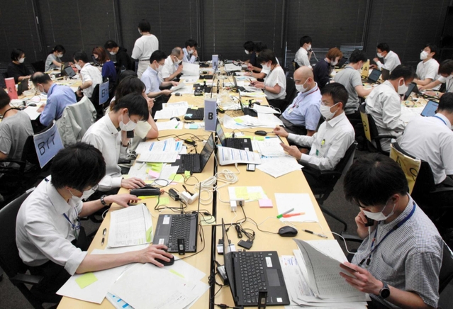 神戸市が急きょ設置した「予約キャンセル連絡センター」＝５日午後、神戸市中央区