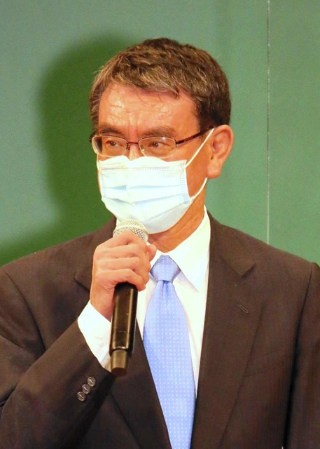 ワクチン接種の現状や見通しを語る河野太郎行政改革担当相＝６日午後、姫路市内（撮影・大山伸一郎）