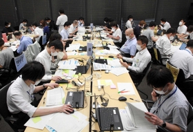 神戸市が急きょ設置した「予約キャンセル連絡センター」＝５日午後、神戸市中央区