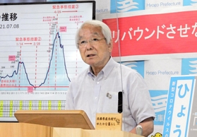 まん延防止措置後の対策について会見する井戸敏三知事＝８日午後、兵庫県庁