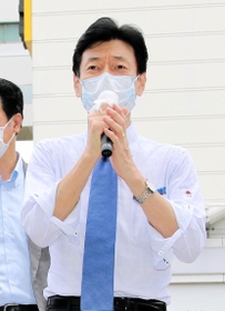 酒類の提供停止要請を拒む飲食店に、取引金融機関から順守を働き掛けてもらうとした発言について陳謝した西村康稔経済再生担当相＝10日午後、神戸市中央区