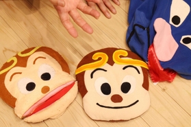 フェルトなどで手作りした孫悟空らの顔。「歴代の人形は全て捨てられない」と愛着はひとしおだ＝神戸市兵庫区、神戸新開地・喜楽館（撮影・長嶺麻子）