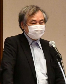 記念講演をする兵庫県立大大学院の室崎益輝教授＝神戸市中央区、県公館